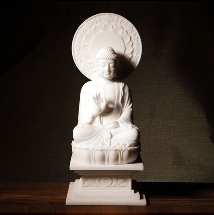法鼓山禪堂釋迦牟尼佛 仿白玉石復刻佛像（高22.5cm）